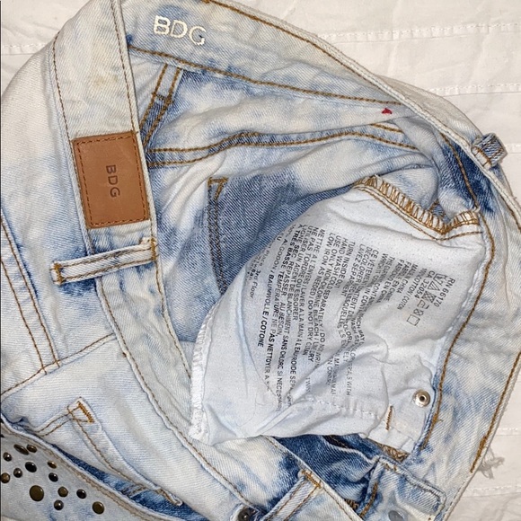 BDG Mid ride Freja Vintage Fit Denim Shorts - Picture 7 of 8